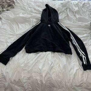 Black cropped sweatshirt!